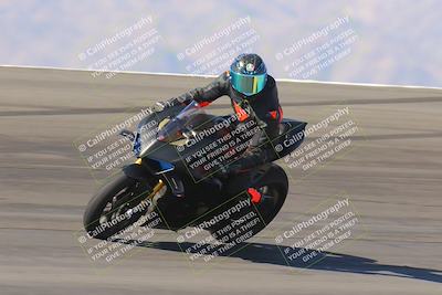 media/Nov-06-2023-Moto Forza (Mon) [[ce023d0744]]/4-Beginner Group/Session 2 (Bowl Tight Speed)/